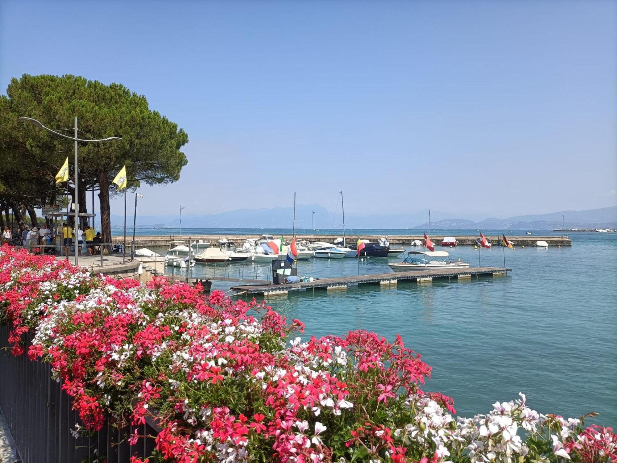 Home La Rosa Del Garda Peschiera del Garda Exterior foto